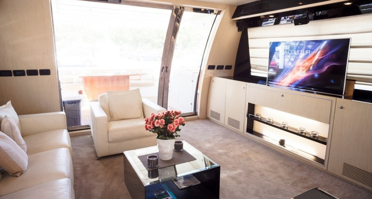 Аренда яхты RIVA 75 VENERE DOLCE MIA во Франции - салон